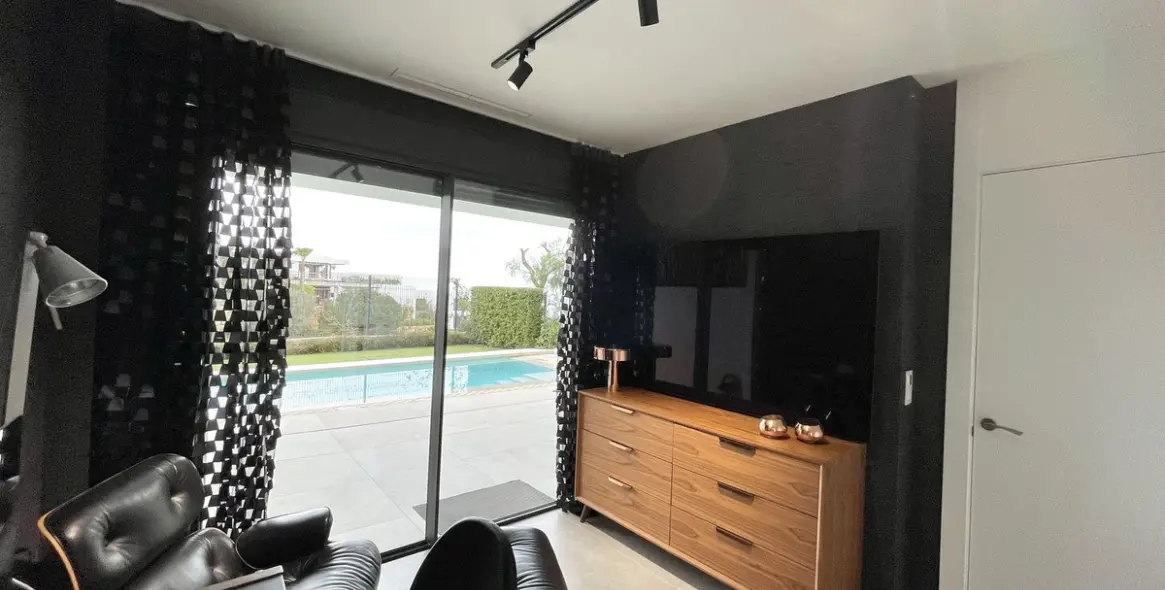 Продажа дома на две семьи в Cabopino 37