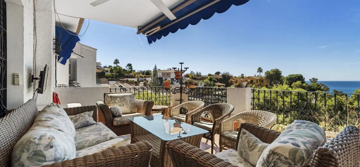 Sale of detached villa in El Candado 0
