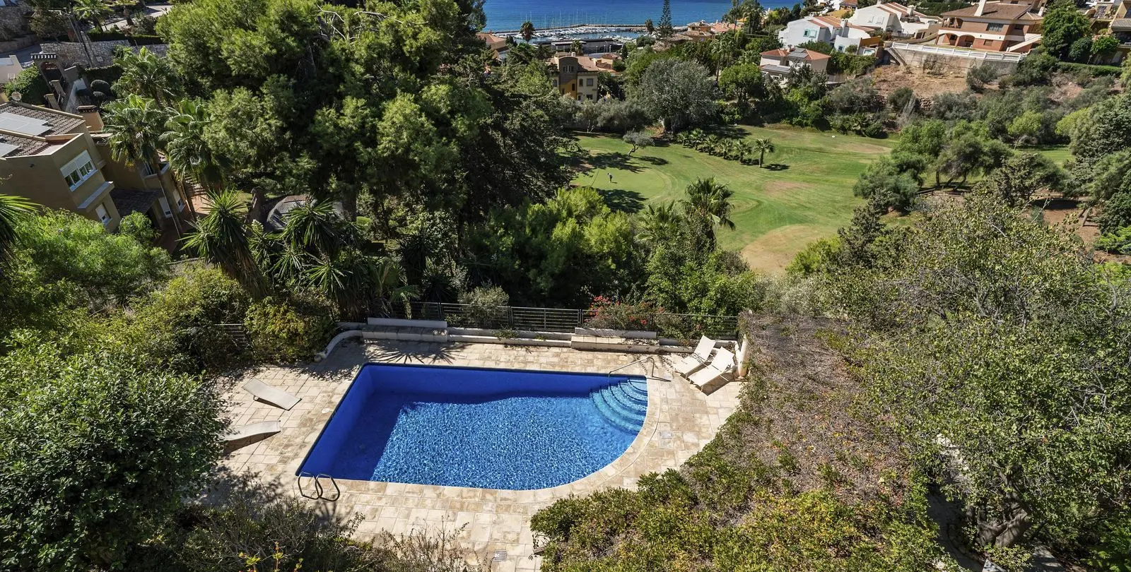 Sale of detached villa in El Candado 2