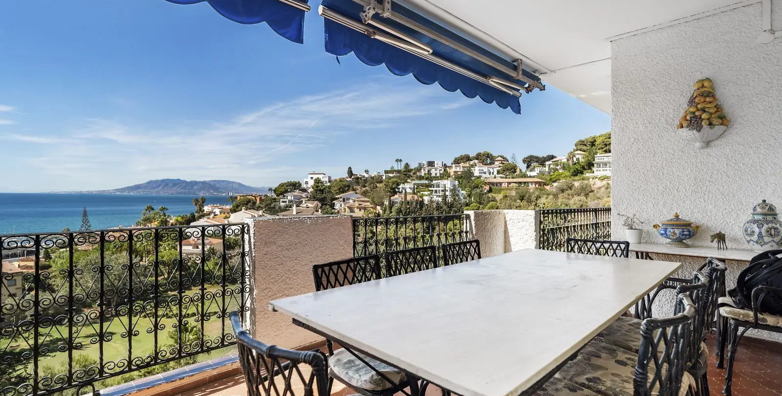 Sale of detached villa in El Candado 3