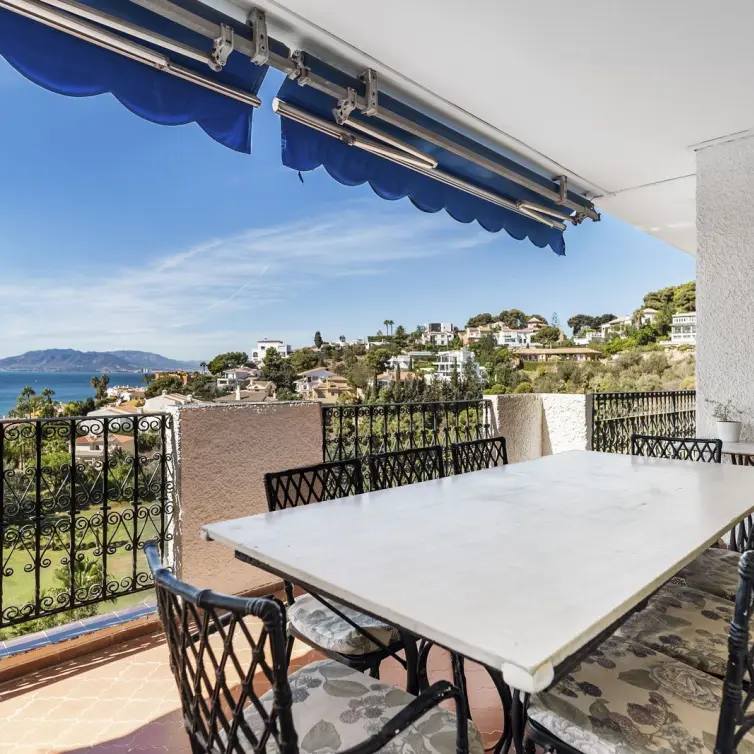 Sale of detached villa in El Candado