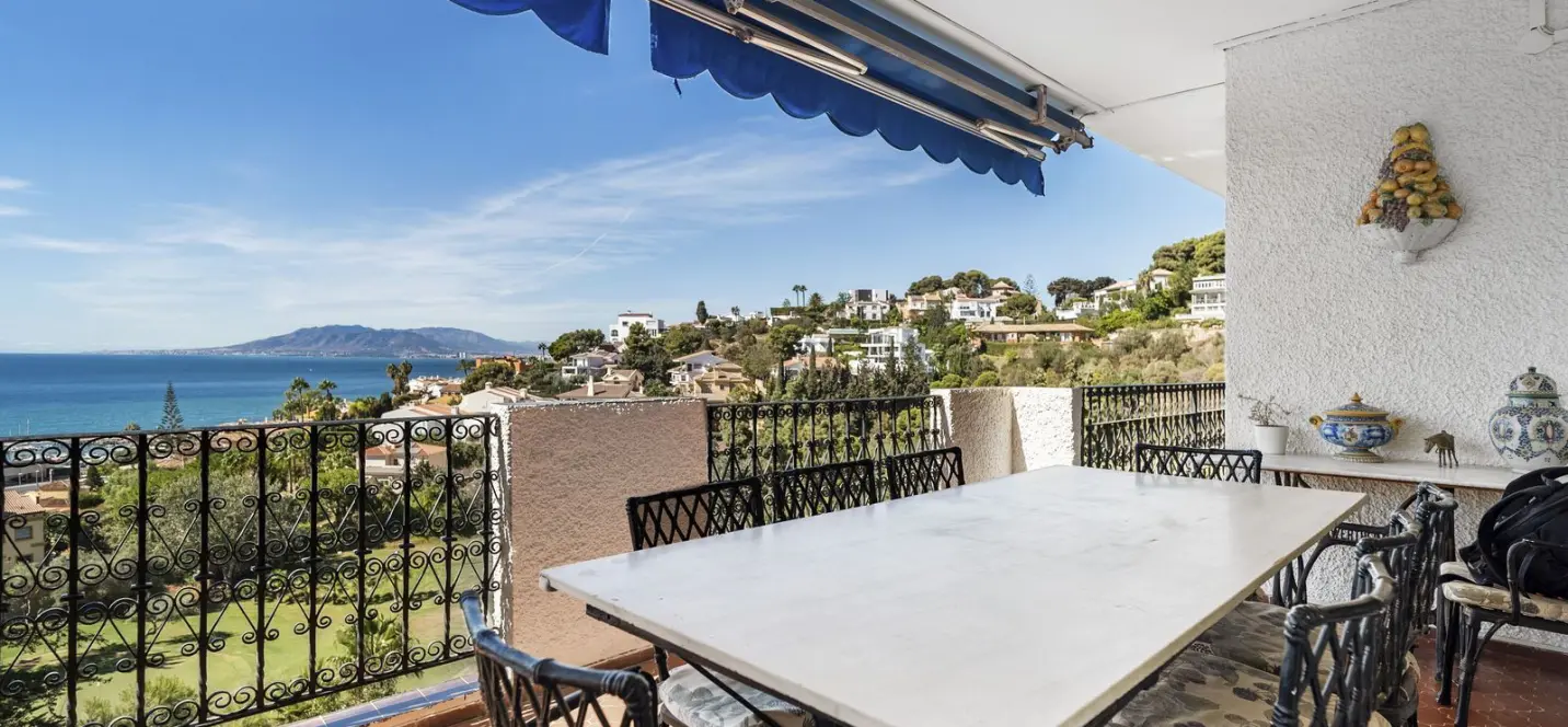 Sale of detached villa in El Candado 2
