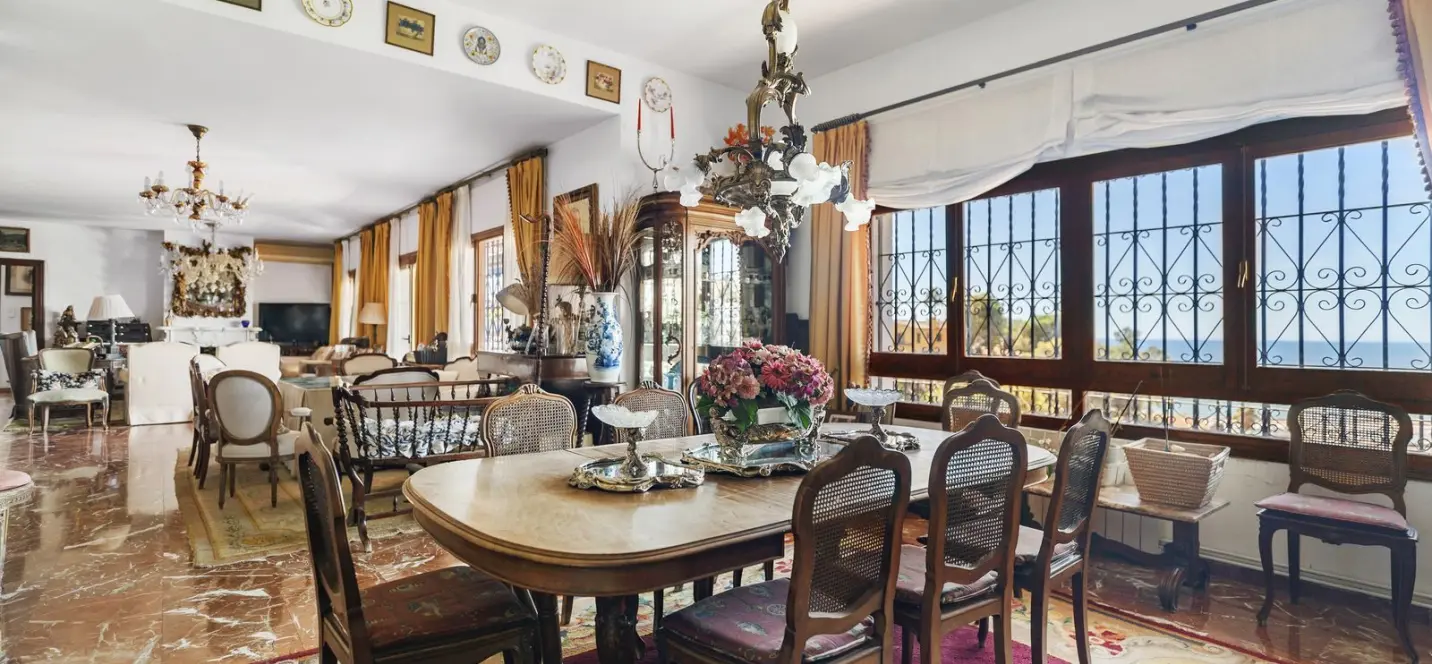 Sale of detached villa in El Candado 4