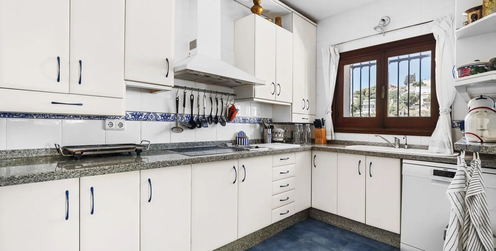 Sale of detached villa in El Candado 8