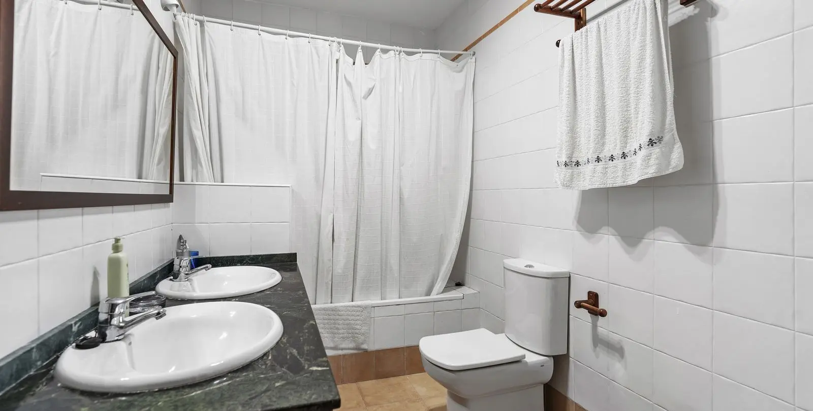Sale of detached villa in El Candado 15