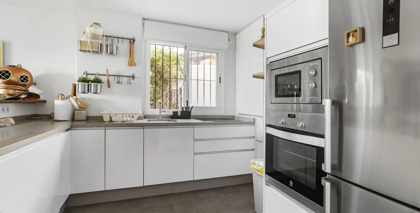 Sale of detached villa in El Candado 18