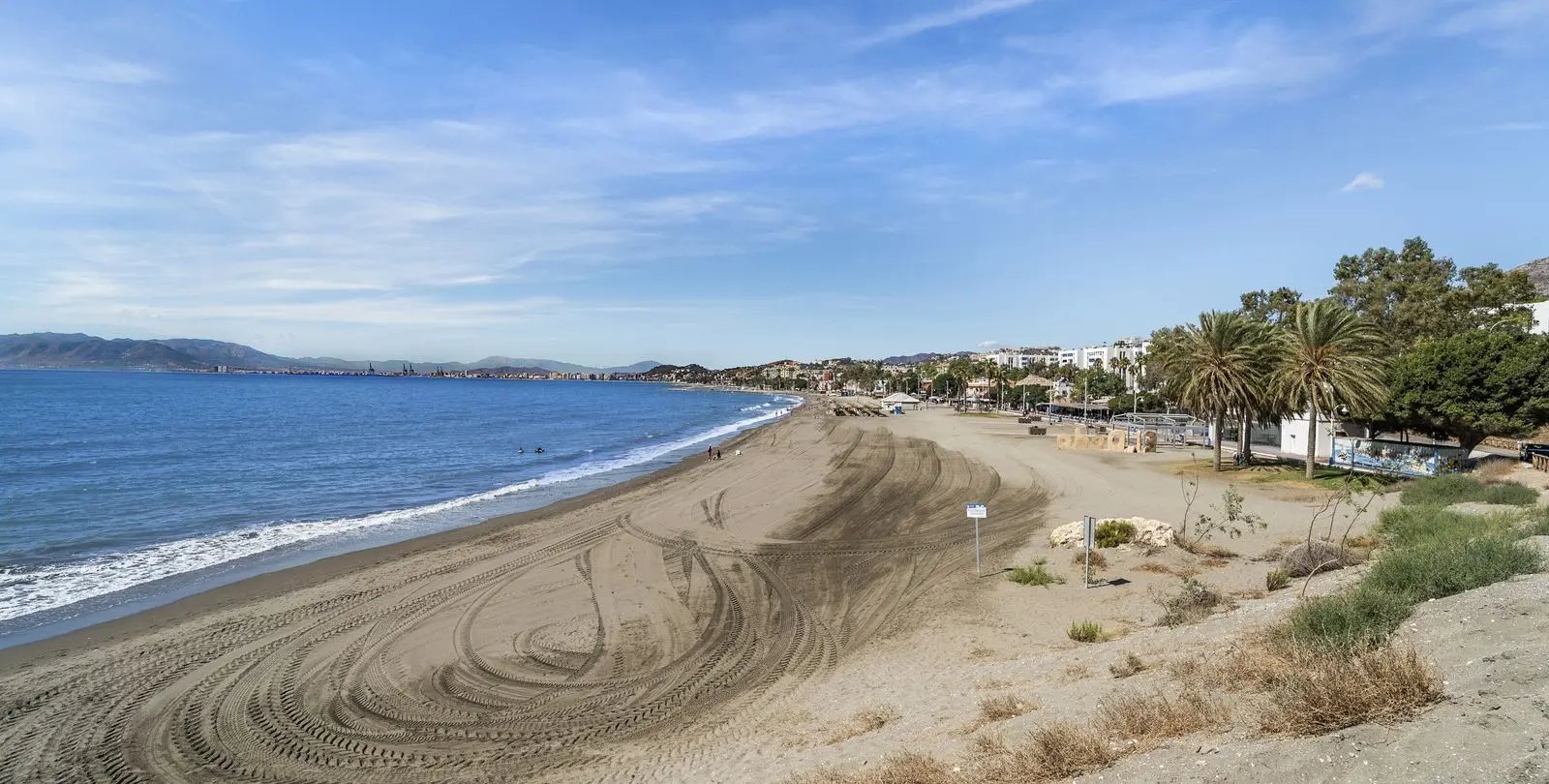 Sale of detached villa in El Candado 24