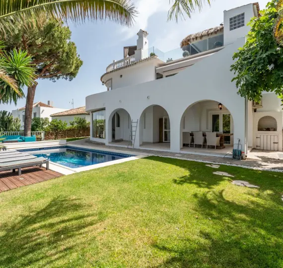 Продажа  отдельно стоящей виллы в Calahonda