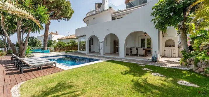 Продажа  отдельно стоящей виллы в Calahonda 0