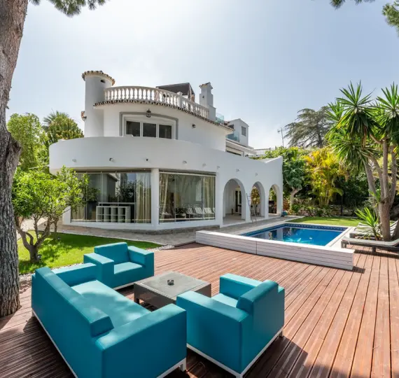 Продажа  отдельно стоящей виллы в Calahonda