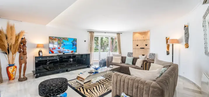 Продажа  отдельно стоящей виллы в Calahonda 3