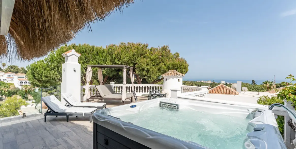 Продажа  отдельно стоящей виллы в Calahonda 7