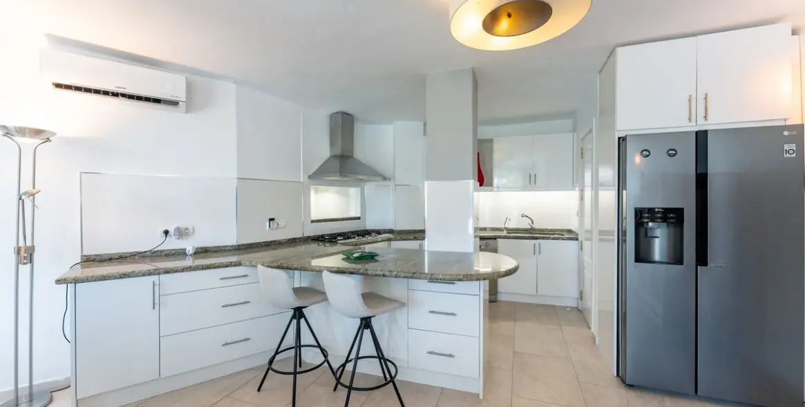 Продажа  отдельно стоящей виллы в Calahonda 9