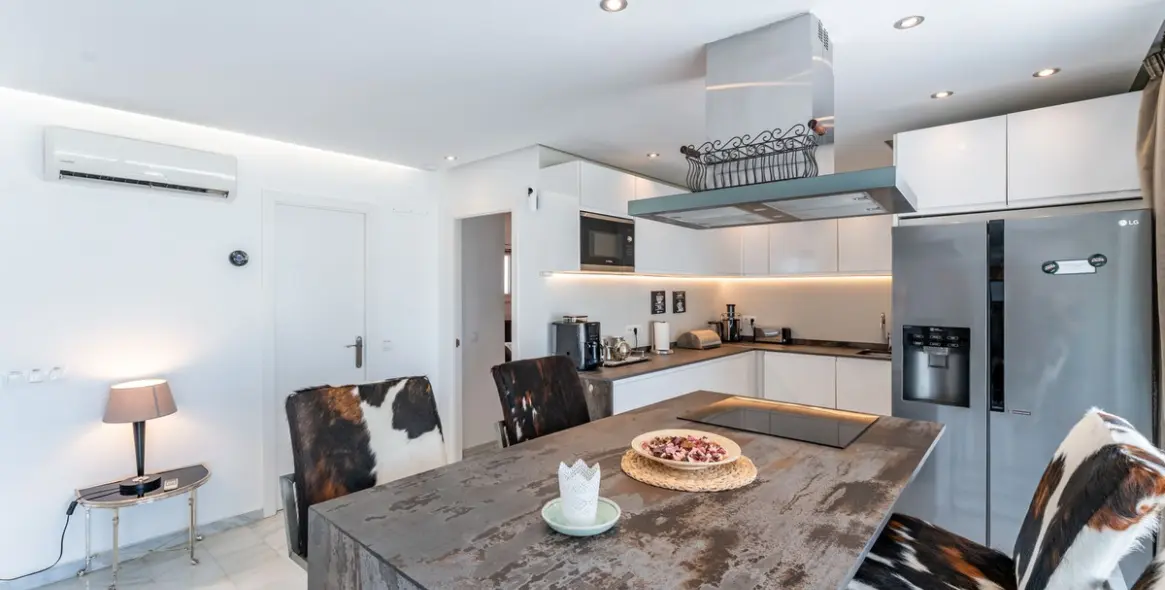 Продажа  отдельно стоящей виллы в Calahonda 10