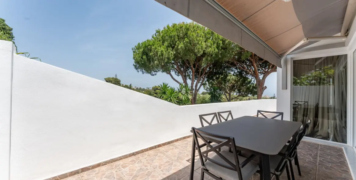 Продажа  отдельно стоящей виллы в Calahonda 12