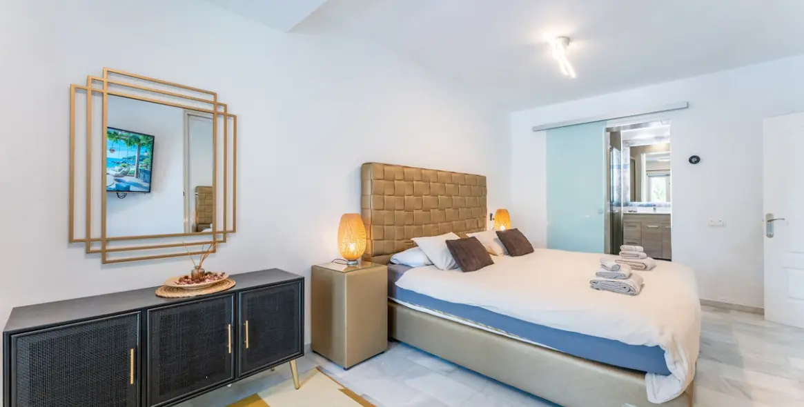 Продажа  отдельно стоящей виллы в Calahonda 16