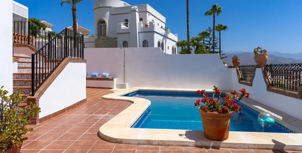 Sale of detached villa in Costa del Sol East 4