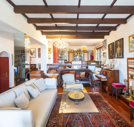 Oтдельно стоящая вилла R5146693