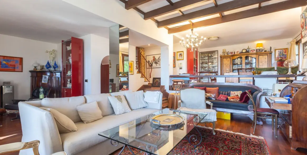 Продажа  отдельно стоящей виллы в Marbella East (район Elviria) 4