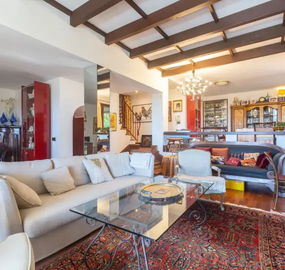 Oтдельно стоящая вилла R5146693