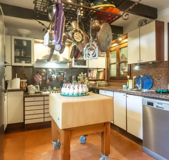 Oтдельно стоящая вилла R5146693