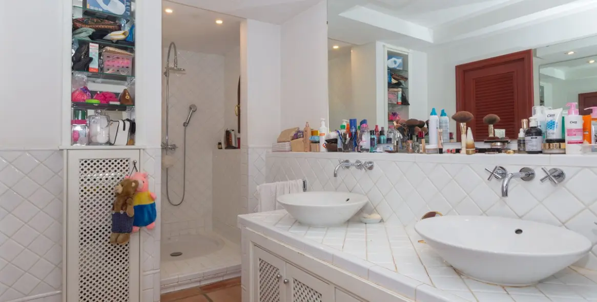 Продажа  отдельно стоящей виллы в Marbella East (район Elviria) 9