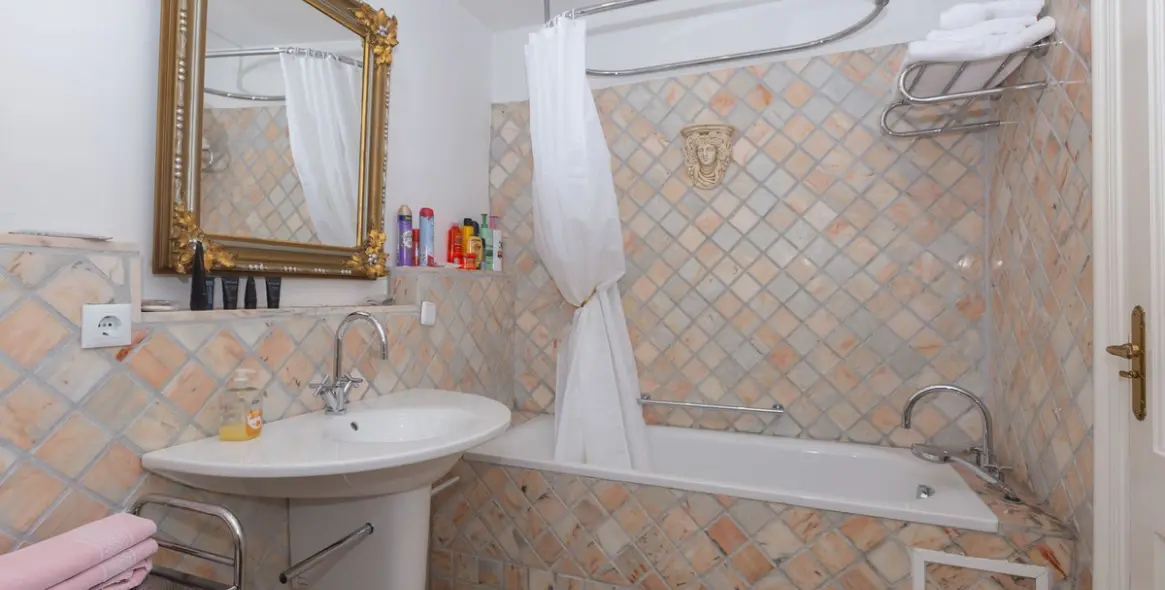 Продажа  отдельно стоящей виллы в Marbella East (район Elviria) 11