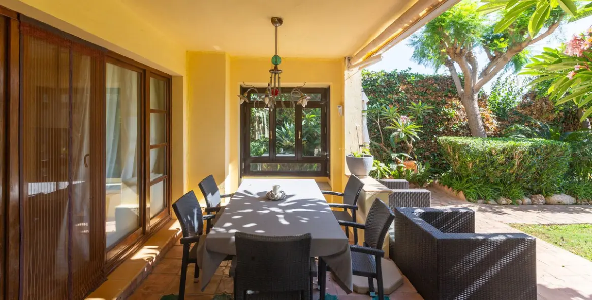 Продажа  отдельно стоящей виллы в Marbella East (район Elviria) 16