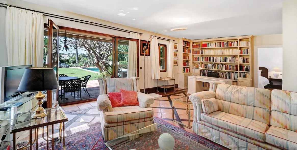 Продажа  отдельно стоящей виллы в Marbella East (район Elviria) 20