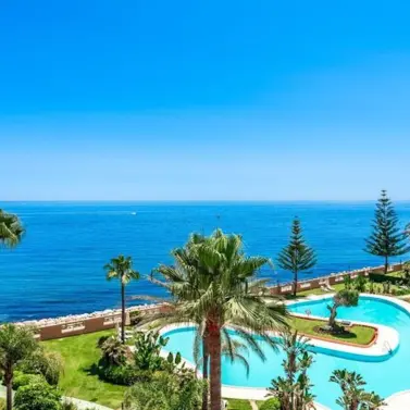 Sale of ground floor apartment in Puerto Banús