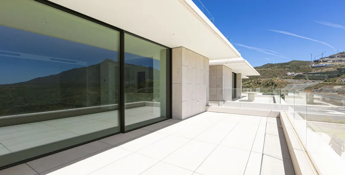 Venta de apartamento en planta media en Benahavís 3