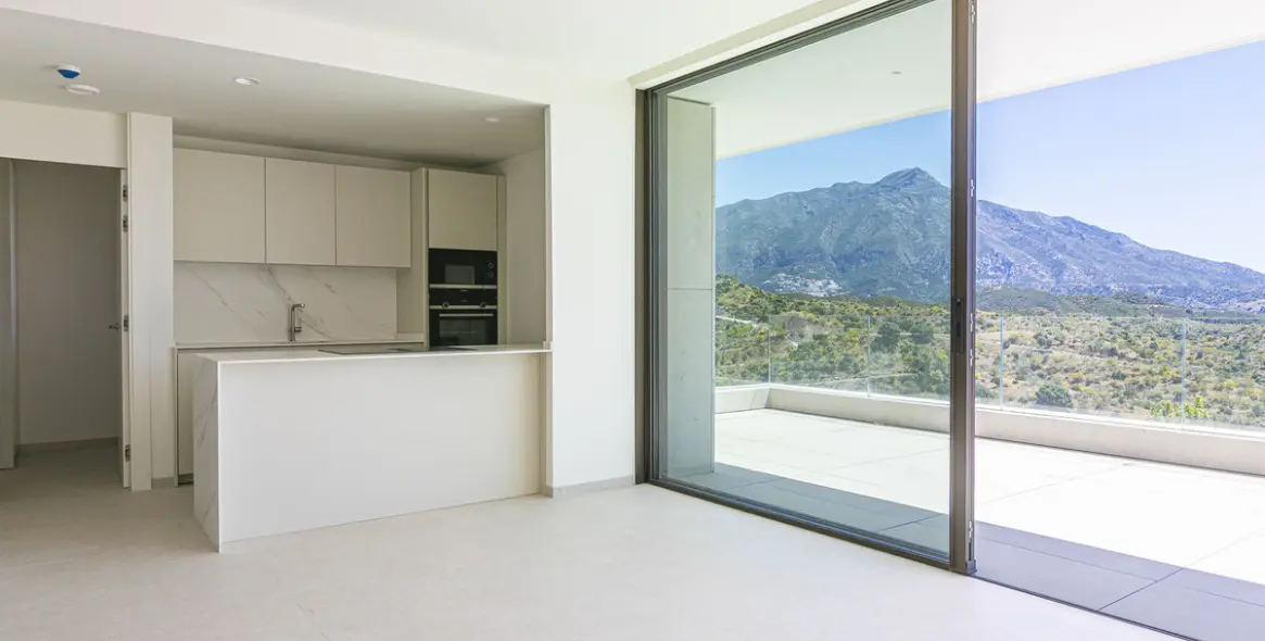 Venta de apartamento en planta media en Benahavís 5