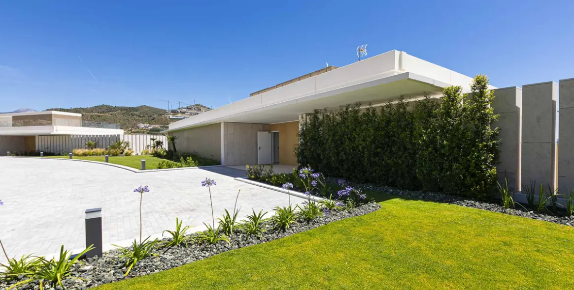 Venta de apartamento en planta media en Benahavís 14