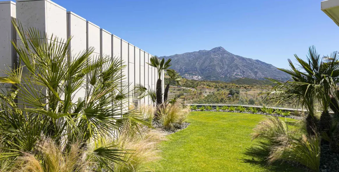 Venta de apartamento en planta media en Benahavís 15