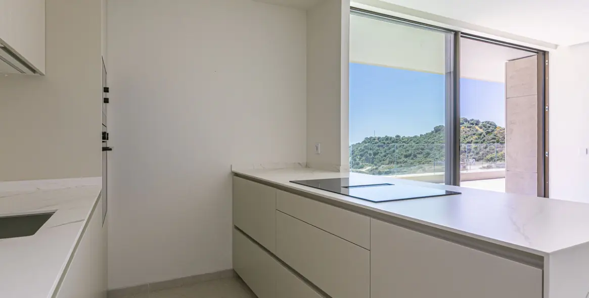 Venta de apartamento en planta media en Benahavís 19