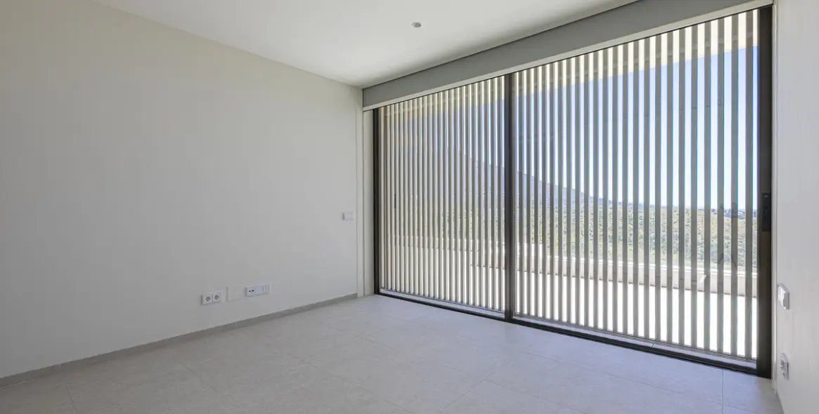 Venta de apartamento en planta media en Benahavís 27