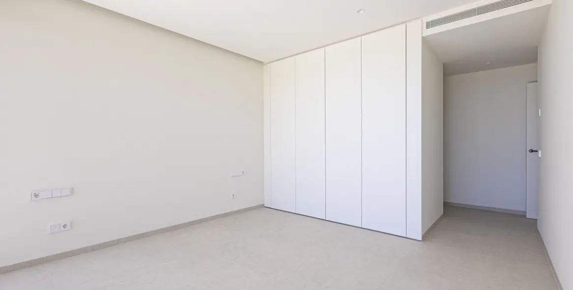 Venta de apartamento en planta media en Benahavís 28