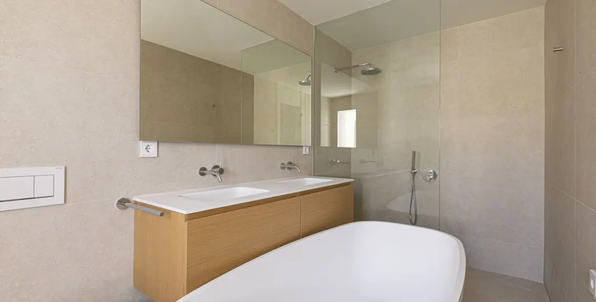 Venta de apartamento en planta media en Benahavís 29