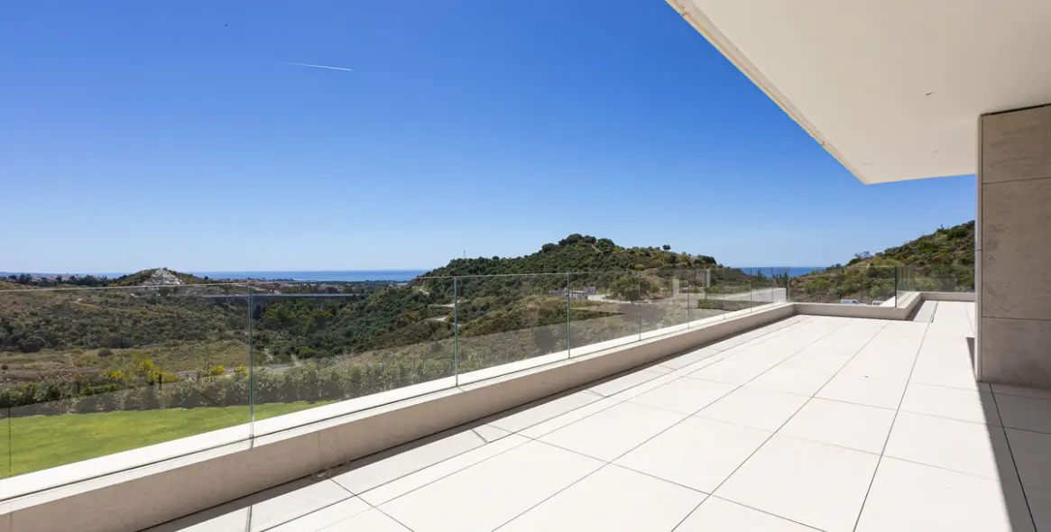 Venta de apartamento en planta media en Benahavís 32