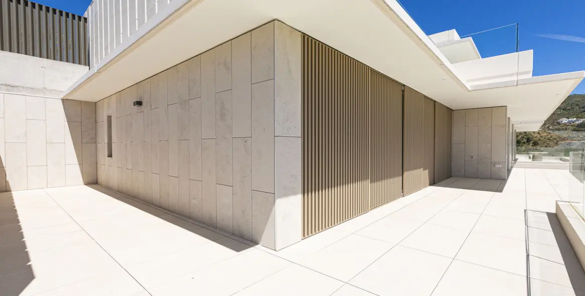 Venta de apartamento en planta media en Benahavís 36