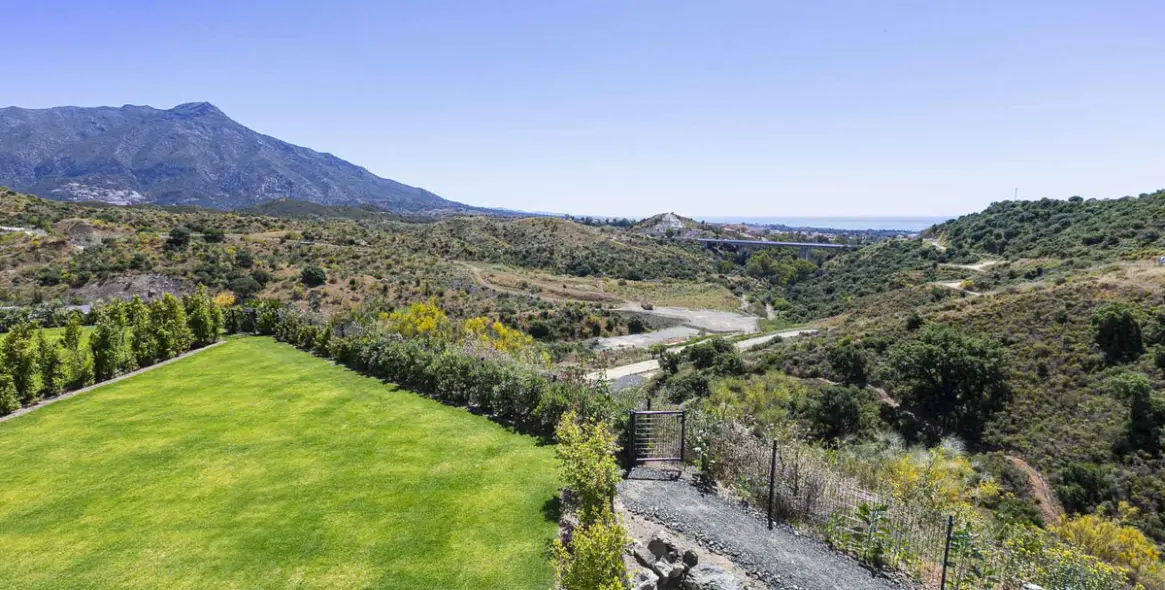 Venta de apartamento en planta media en Benahavís 39