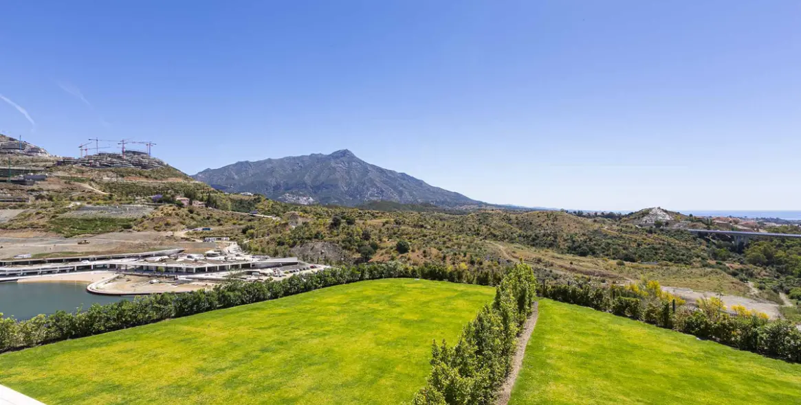 Venta de apartamento en planta media en Benahavís 41