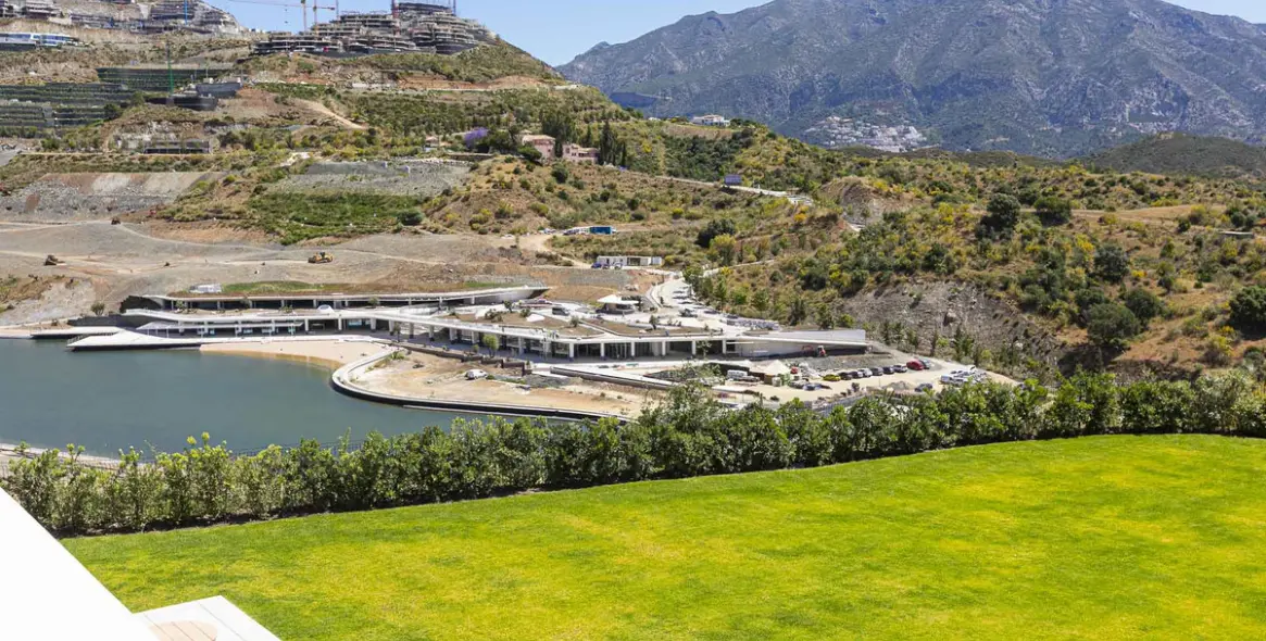 Venta de apartamento en planta media en Benahavís 42