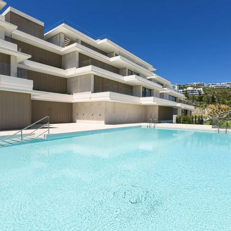 Venta de apartamento en planta media en Benahavís