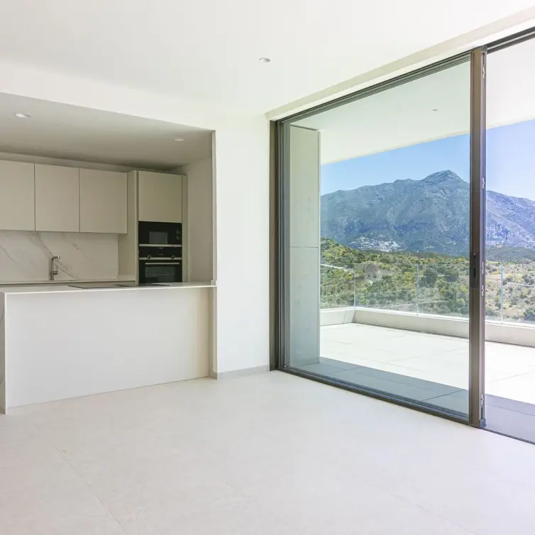 Venta de apartamento en planta media en Benahavís