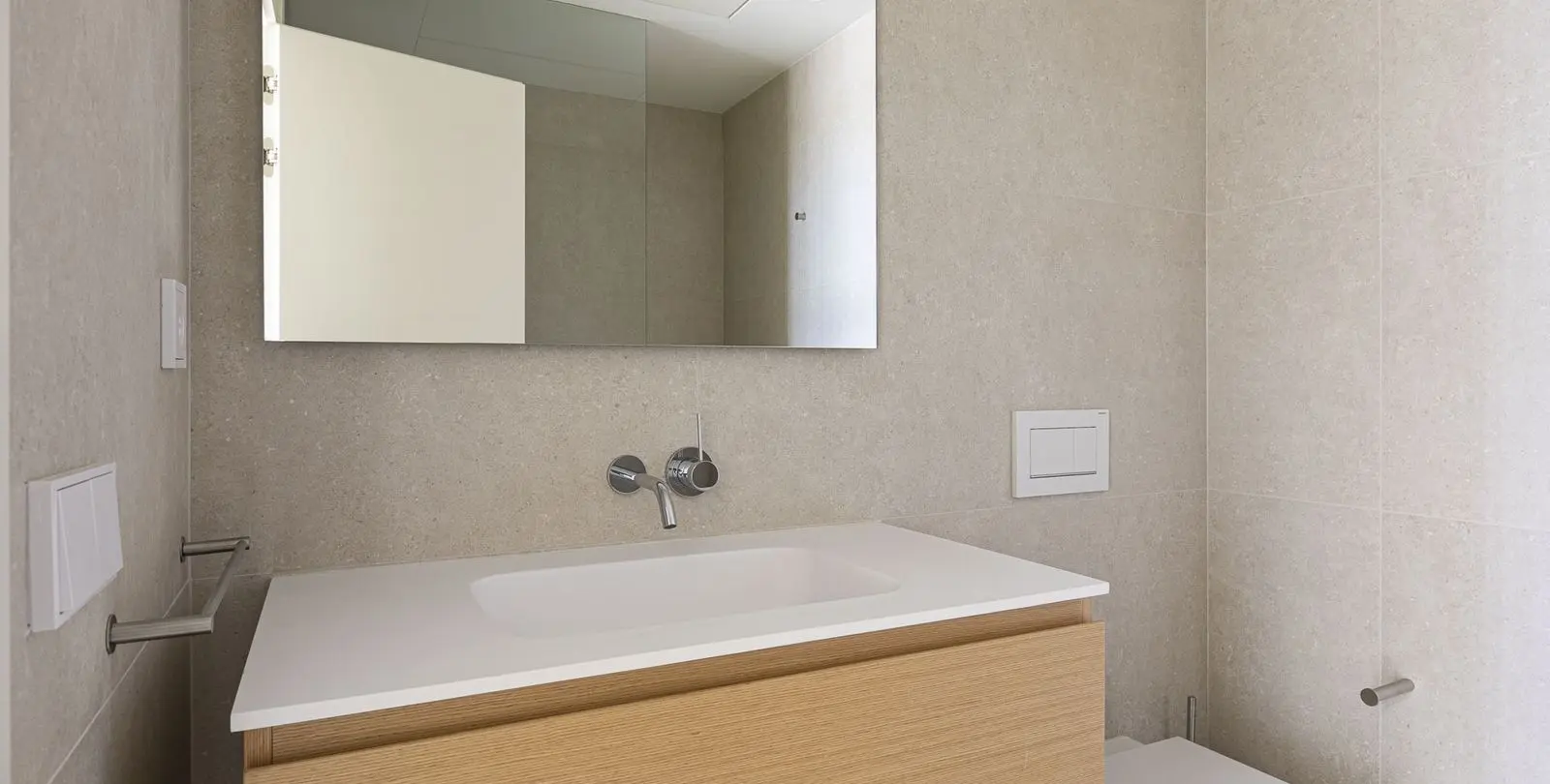 Venta de apartamento en planta media en Benahavís 25