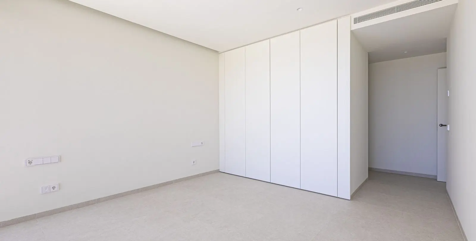 Venta de apartamento en planta media en Benahavís 28
