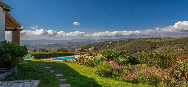 Продажа отеля в Casares 1