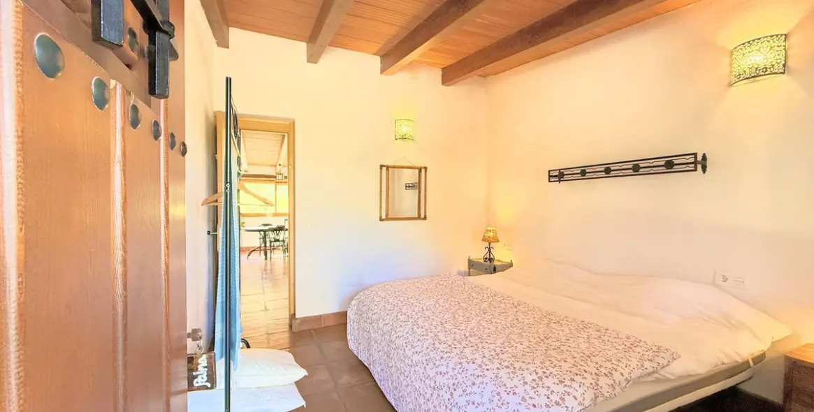 Продажа отеля в Casares 23