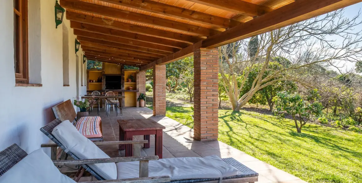 Продажа отеля в Casares 25